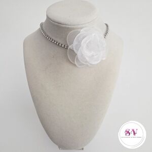 Rhinestone choker with white flower
